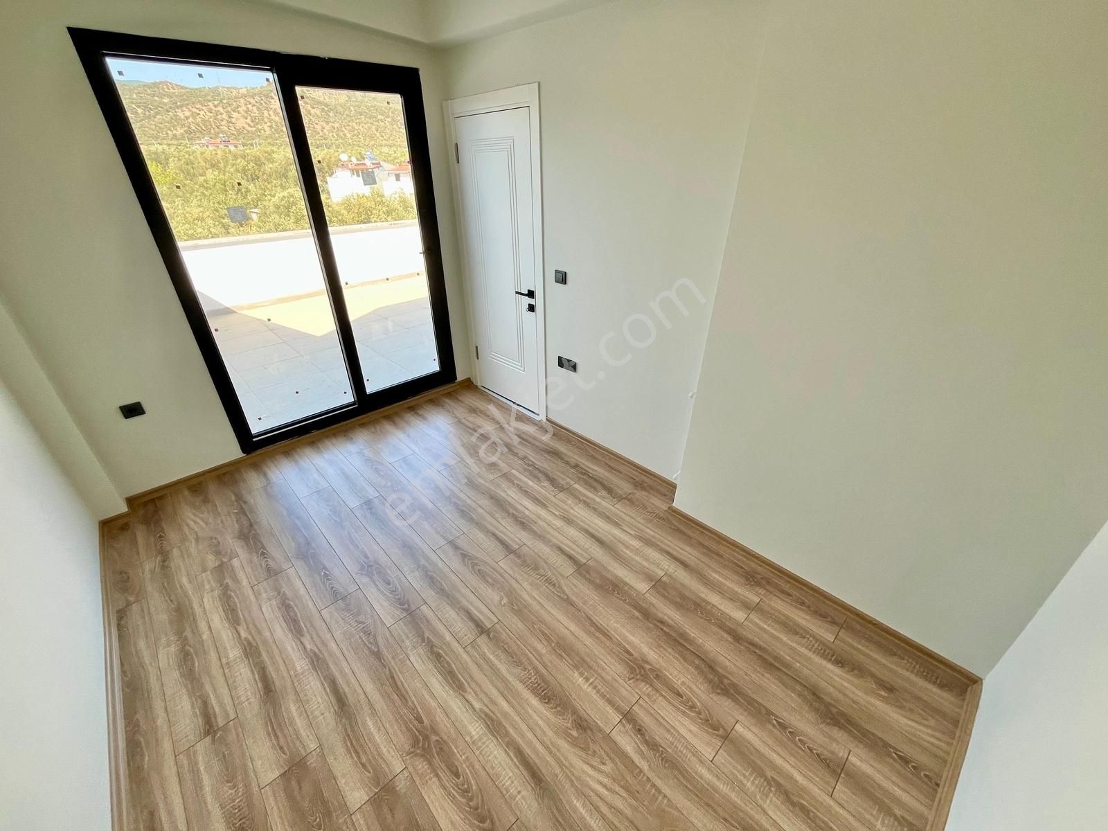 Gümüş'den Narlıda Geniş Bahçeli Ultra Lüks Sıfır 3+1 Müstakil Ev - Görsel 28