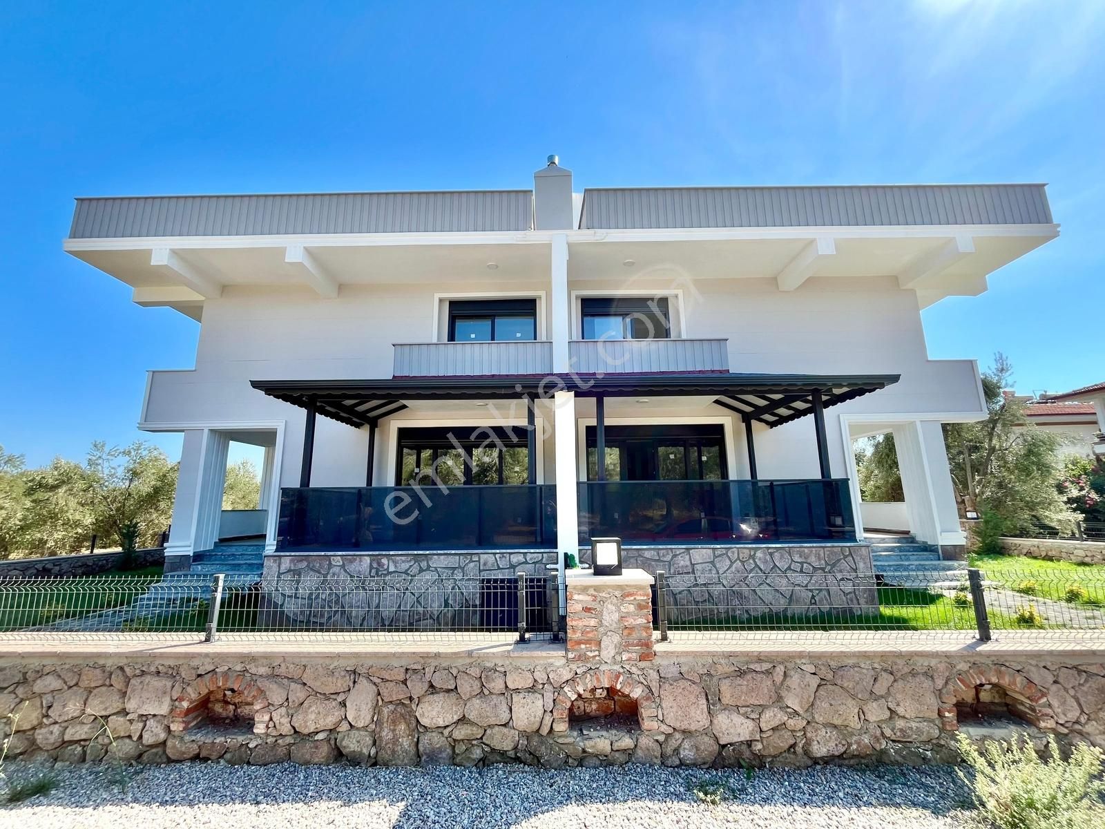 Gümüş'den Narlıda Geniş Bahçeli Ultra Lüks Sıfır 3+1 Müstakil Ev