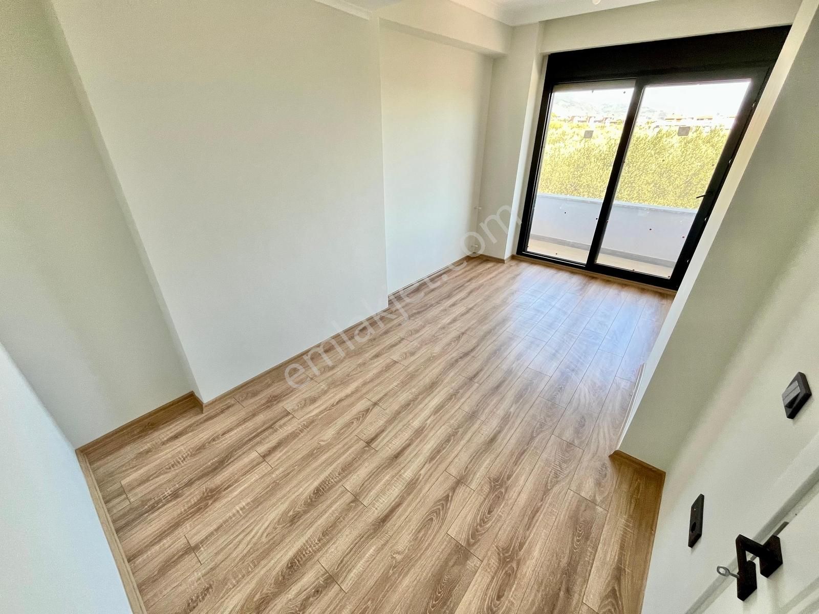 Gümüş'den Narlıda Geniş Bahçeli Ultra Lüks Sıfır 3+1 Müstakil Ev - Görsel 12