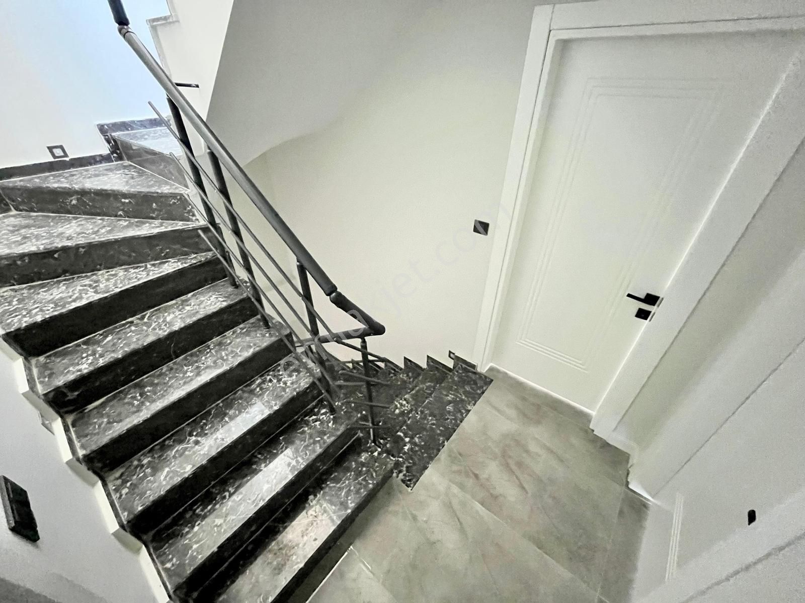 Gümüş'den Narlıda Geniş Bahçeli Ultra Lüks Sıfır 3+1 Müstakil Ev - Görsel 18