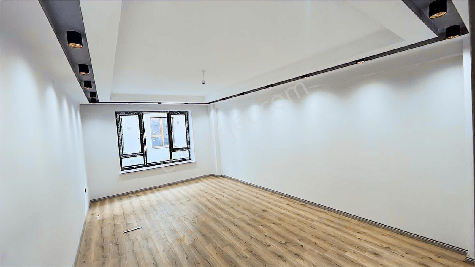 Batıkente Masrafsız! 137m2, Kombili Ve Ankastreli Satılık Daire"