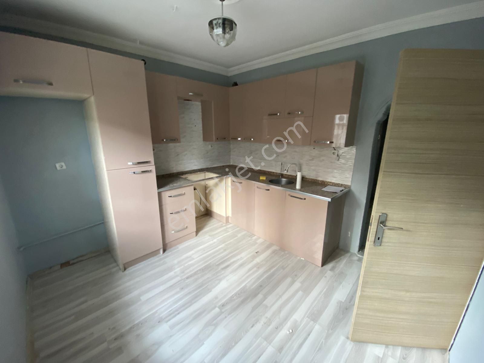 Buca Çamlık Mah.de 2+1 85m2 Ayrı Mutfak Yüksek Giriş Balkonlu Kiralık Daire - Görsel 9