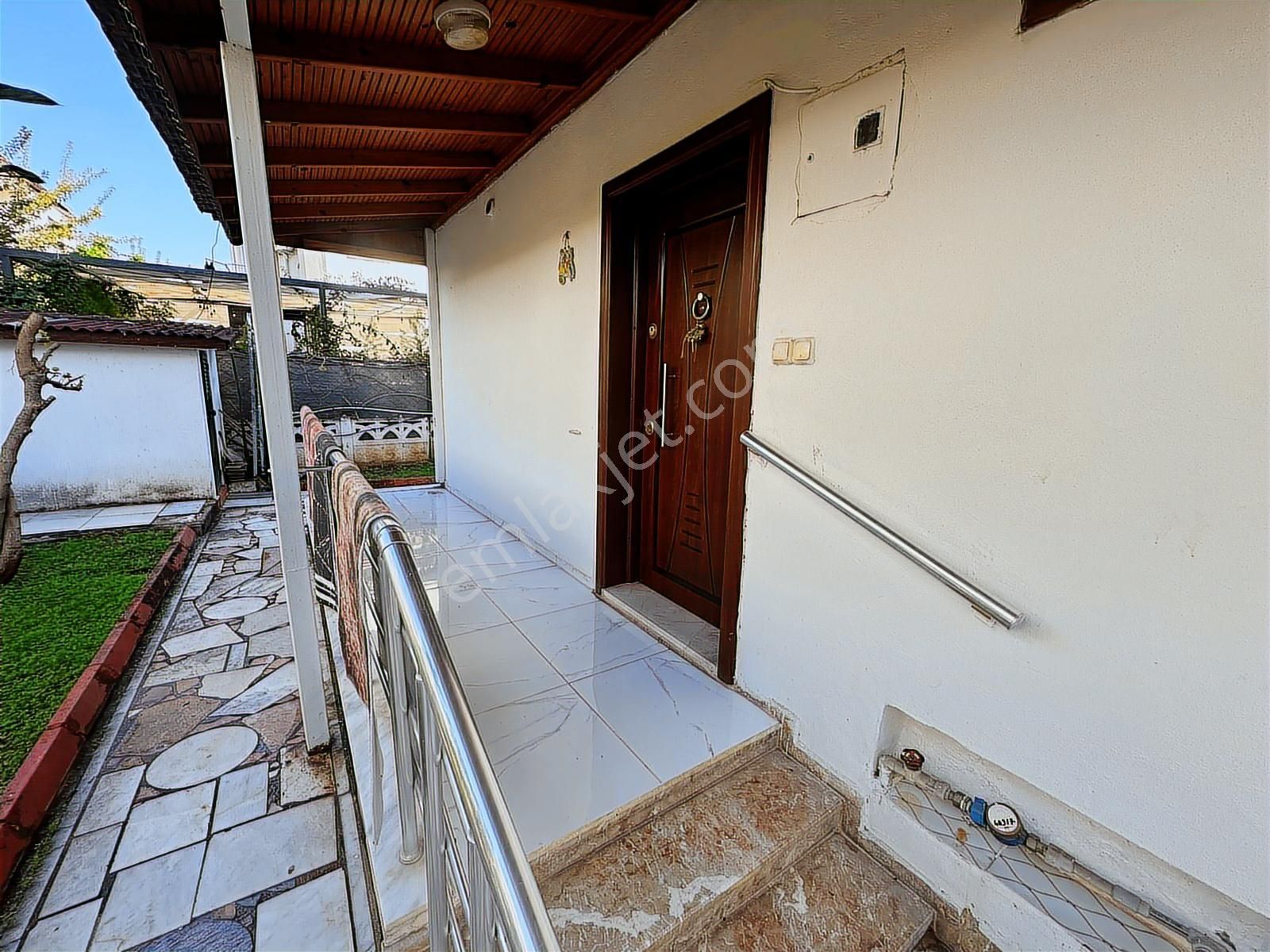 Stoptan Foça Ana Cadde Üzeri Ticari Vasıflı Satılık Villa - Görsel 25