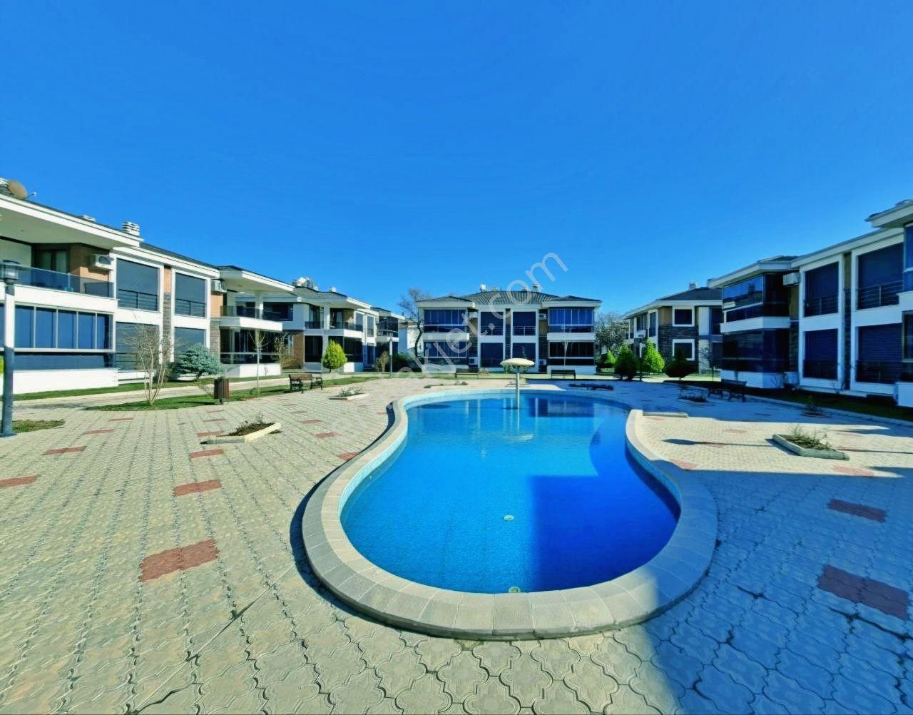 Uytundan Gürede Denize 250 Metre Site İçinde Eşyalı 2+1 Kiralık - Görsel 4