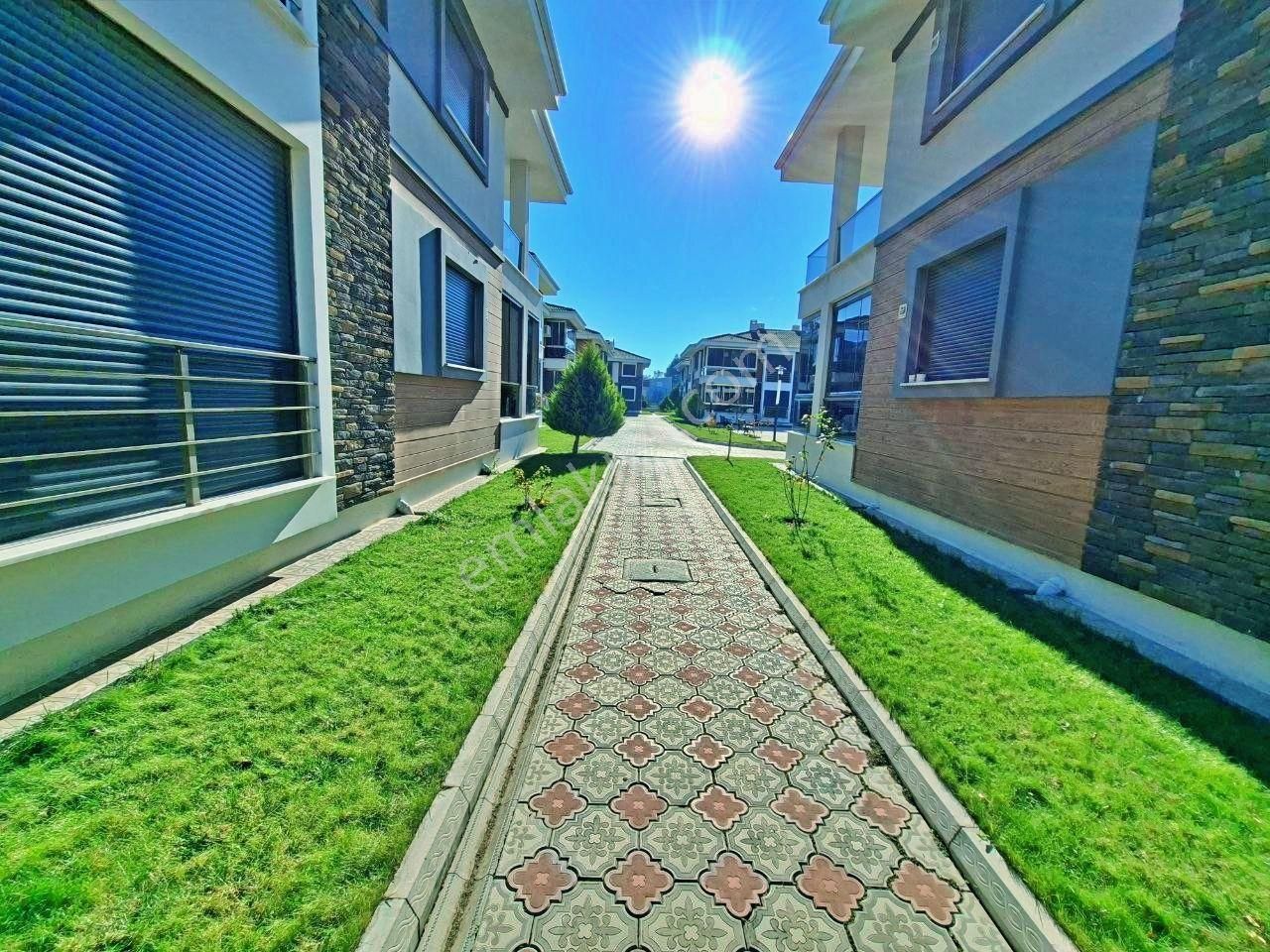 Uytundan Gürede Denize 250 Metre Site İçinde Eşyalı 2+1 Kiralık - Görsel 11