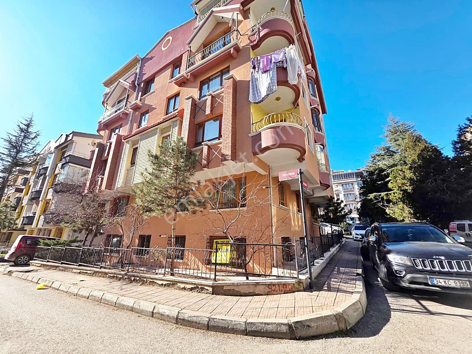 Ayvalıda Gençler B.spor Tesislerinin Yanında 3+1 Yapılı Daire - Görsel 14