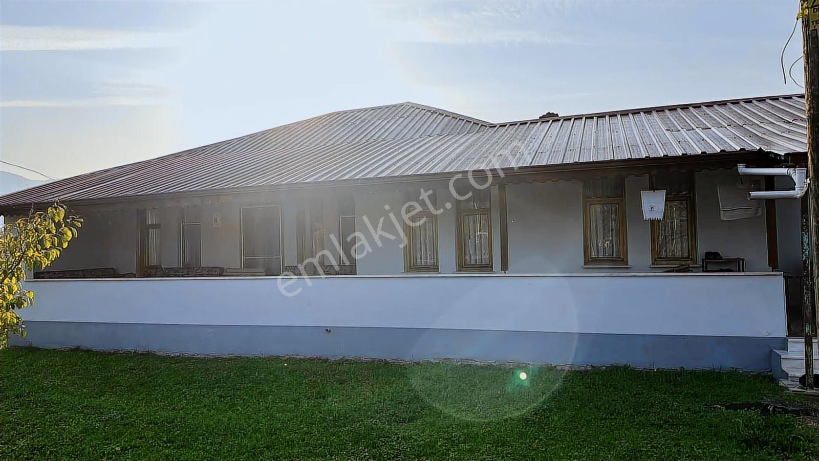 Yön Group'tan Altındere'de Satılık Bahçeli Müstakil Ev