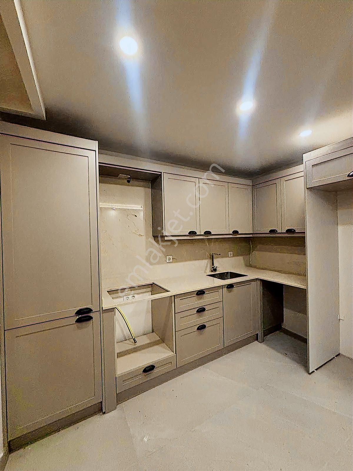 Beylikdüzü Yakupluda Sıfır Binada 1+1 Satılık Daire - Görsel 16