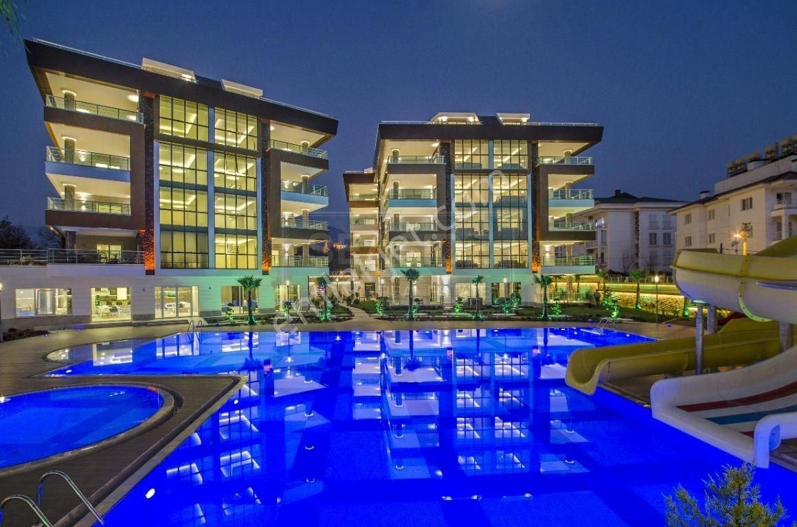 Alanya Oba’da Full Aktiviteli Sitede Eşyalı 2+1 Geniş Daire