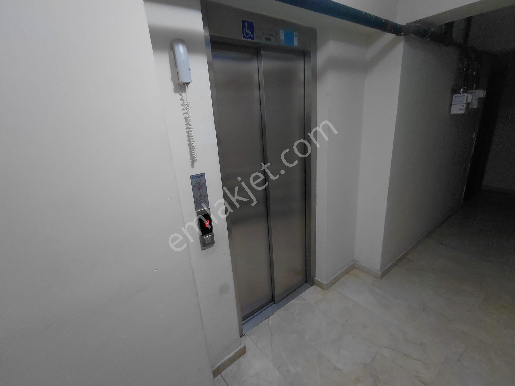 Bölgede Nadir Kapalı Otoparklı Asansörlü 2+1 Kiralık Daire - Görsel 4