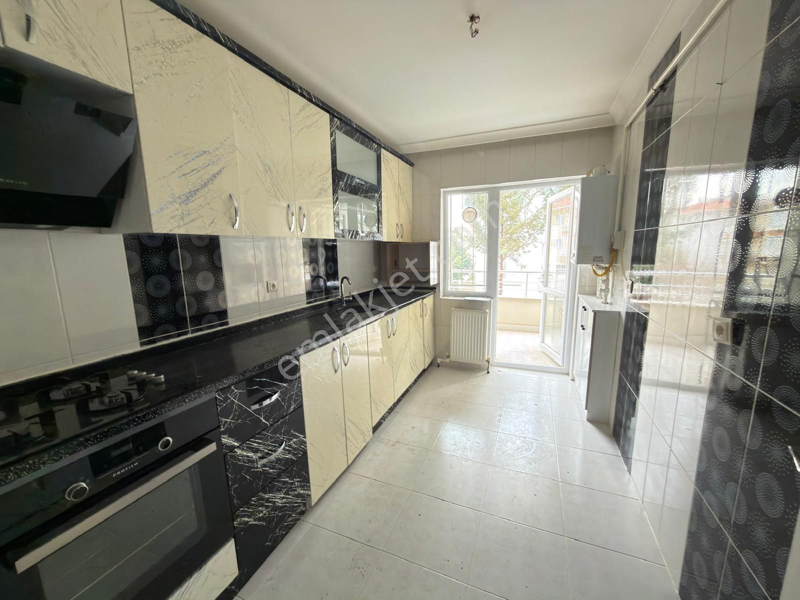 Sincan Malazgirt Mhde Yeni Bina Yapılı 3+1 Harika Konumda Ara Kat Daire