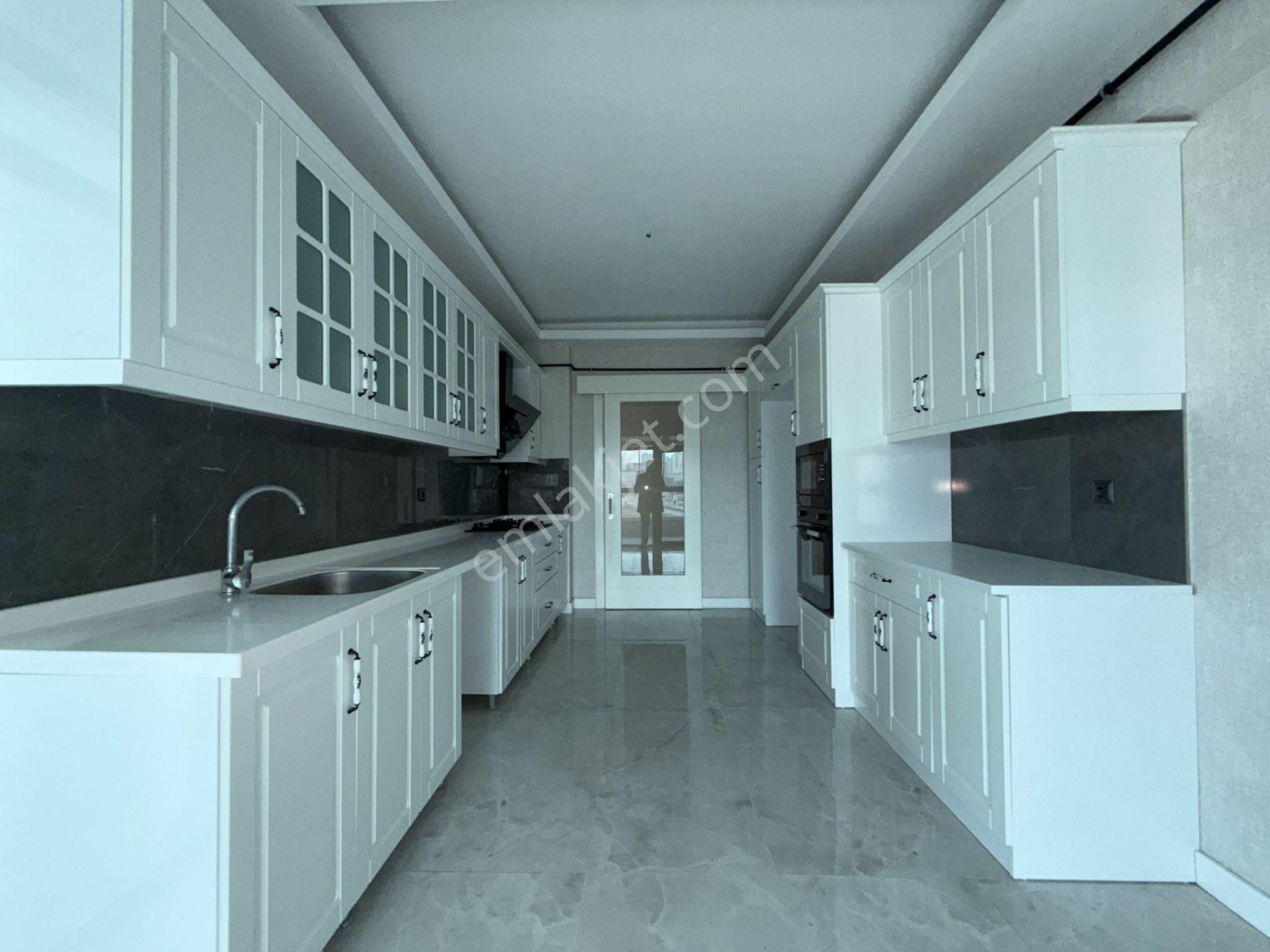 Ufuk Kılıç Emlak'tan Sitede K.otoparklı Şık Yapılı Modern 4+1 Daire - Görsel 2