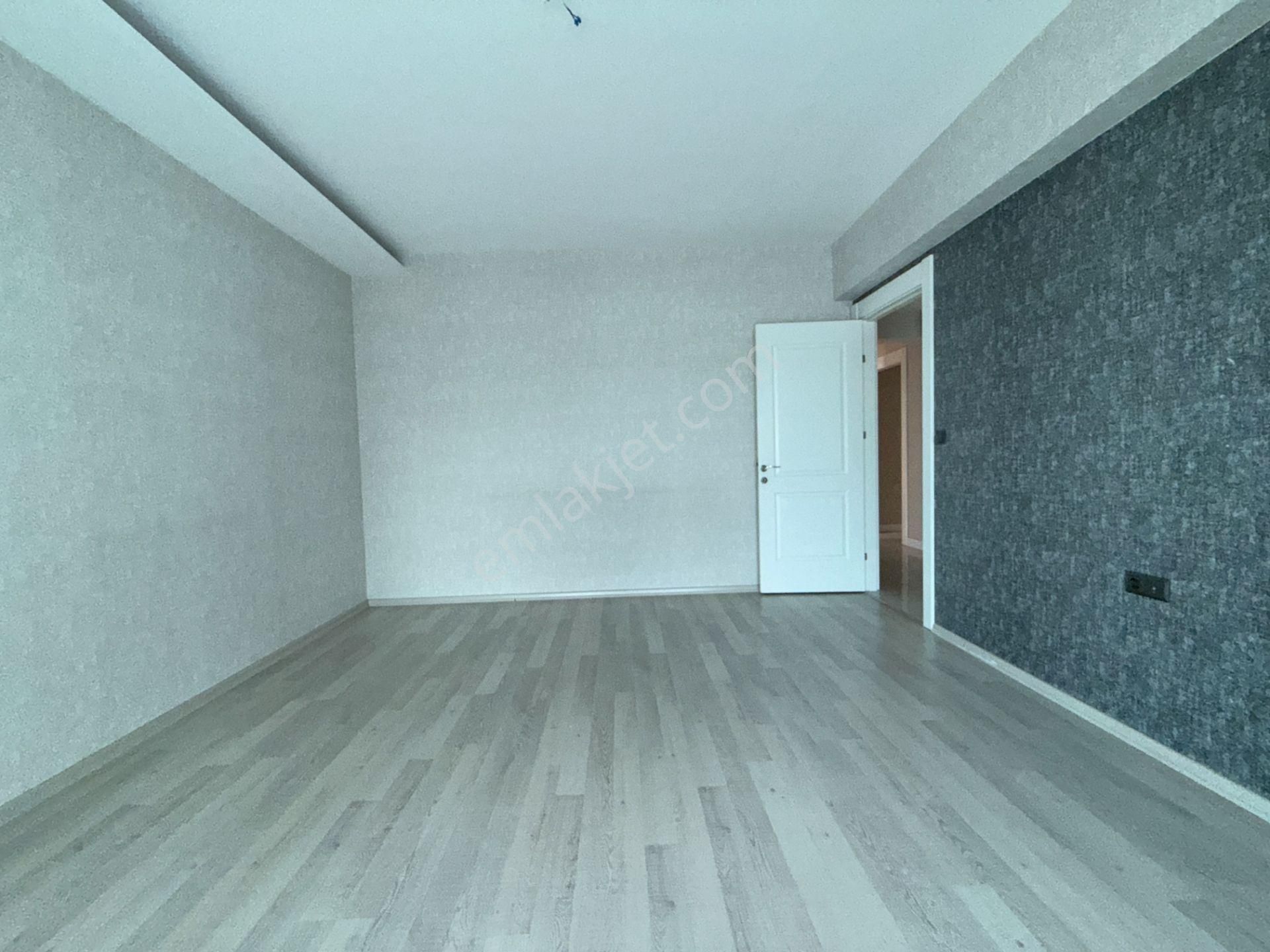 Ufuk Kılıç Emlak'tan Sitede K.otoparklı Şık Yapılı Modern 4+1 Daire - Görsel 13