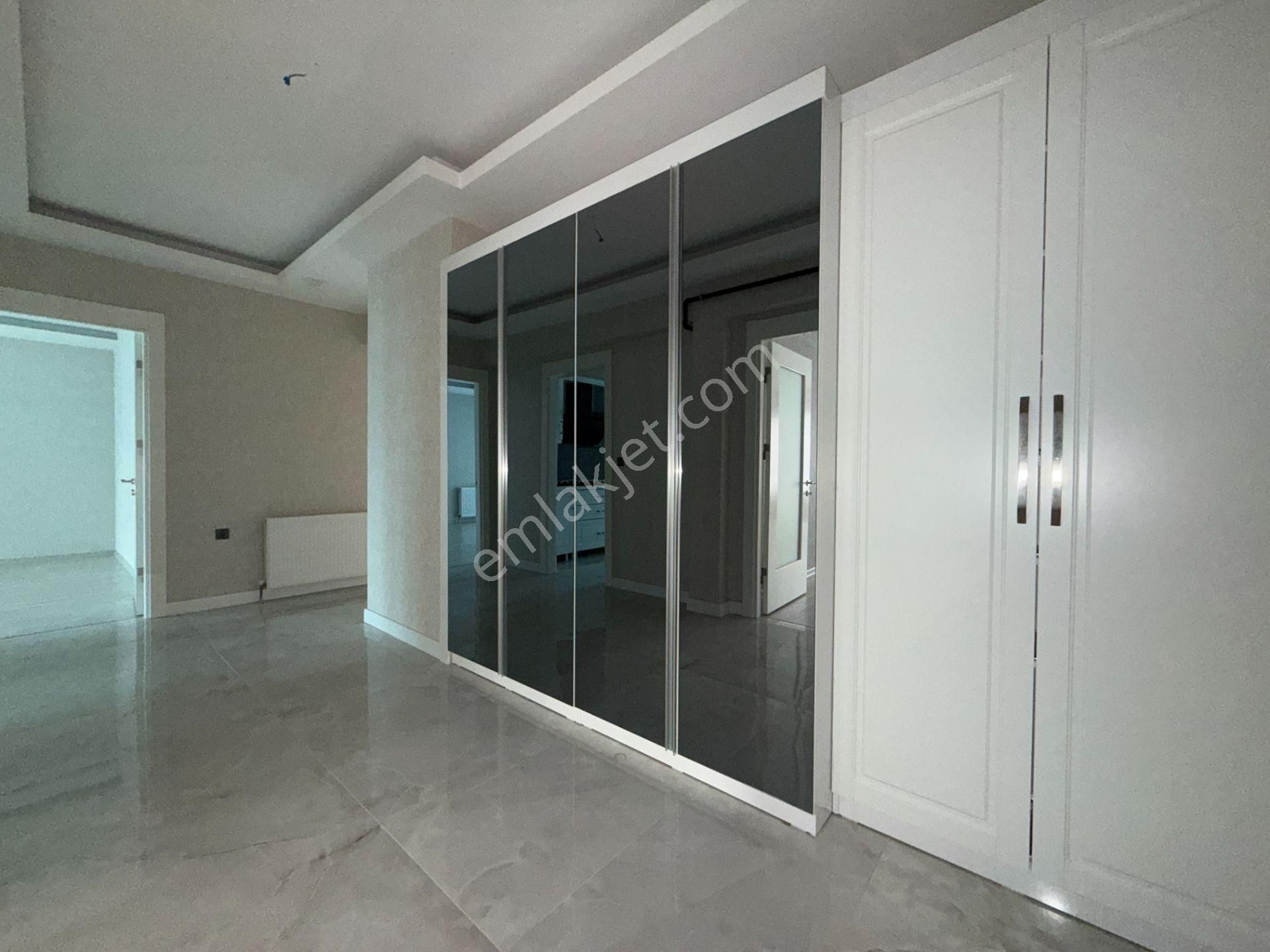 Ufuk Kılıç Emlak'tan Sitede K.otoparklı Şık Yapılı Modern 4+1 Daire - Görsel 30