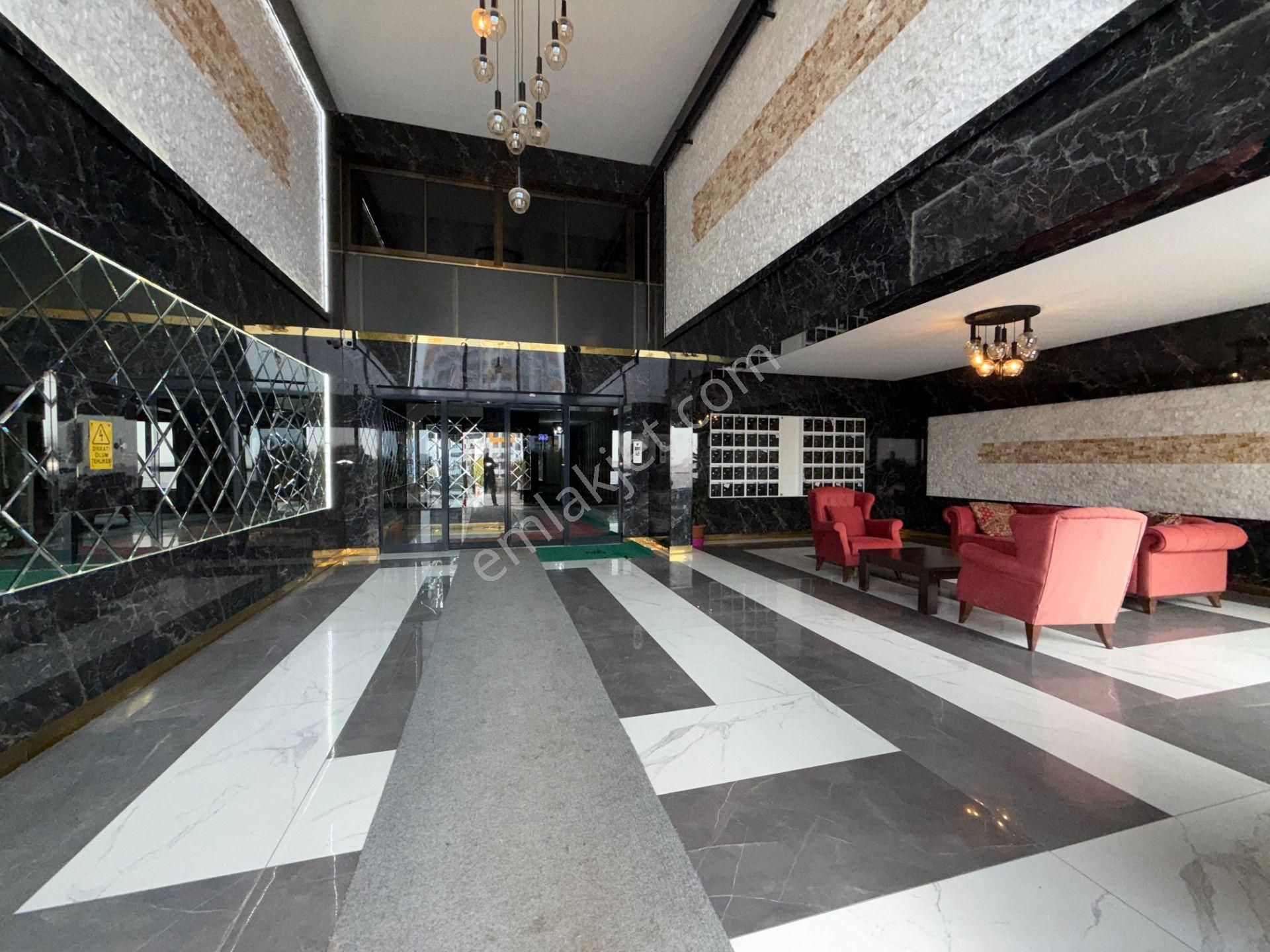 Ufuk Kılıç Emlak'tan Sitede K.otoparklı Şık Yapılı Modern 4+1 Daire - Görsel 35