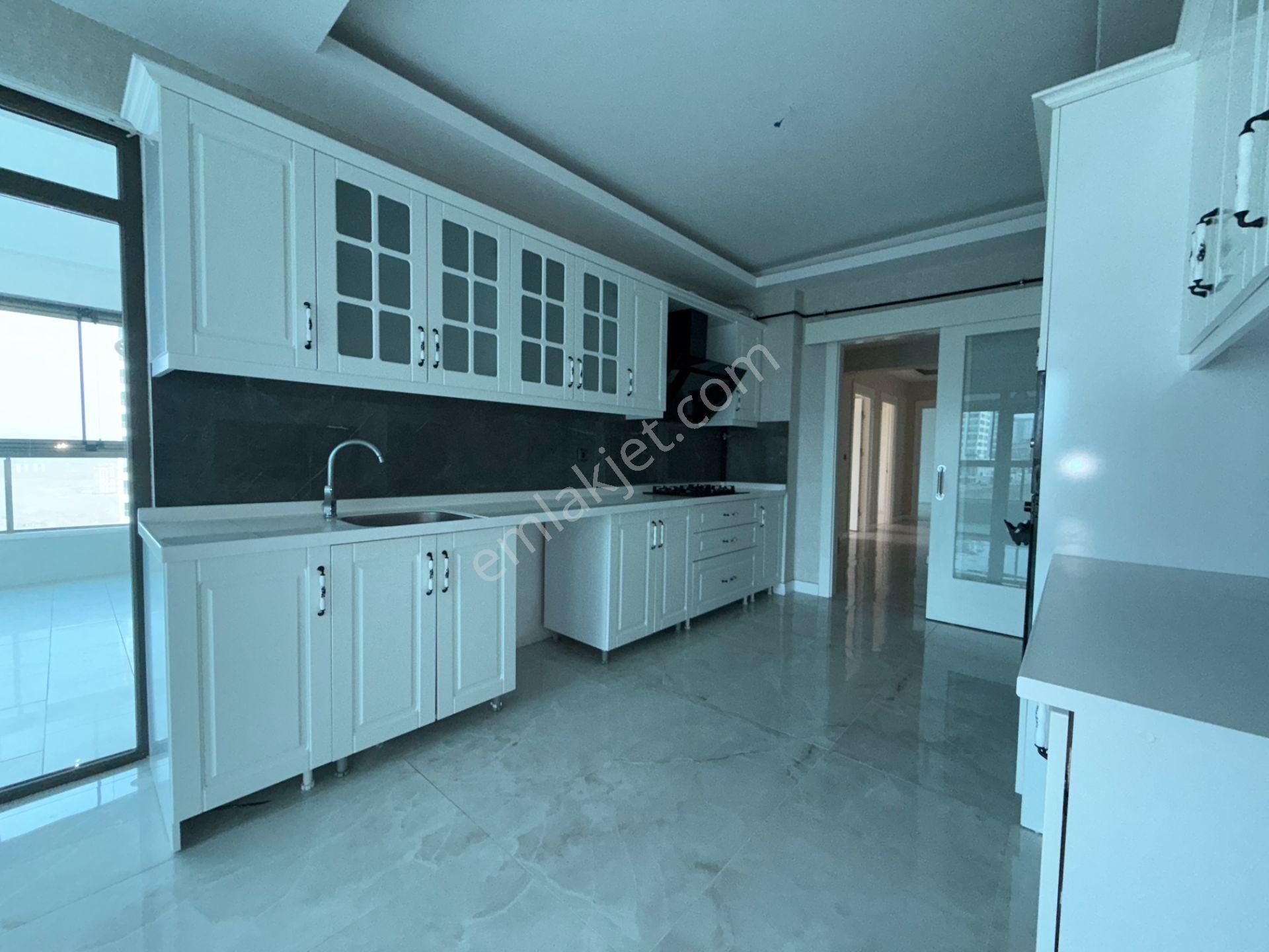 Ufuk Kılıç Emlak'tan Sitede K.otoparklı Şık Yapılı Modern 4+1 Daire - Görsel 4