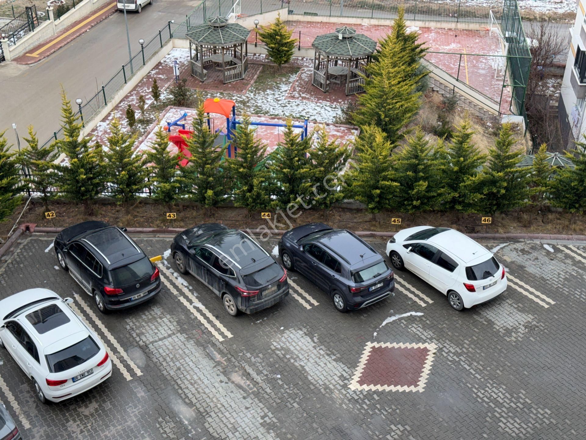 Ufuk Kılıç Emlak'tan Sitede K.otoparklı Şık Yapılı Modern 4+1 Daire - Görsel 24