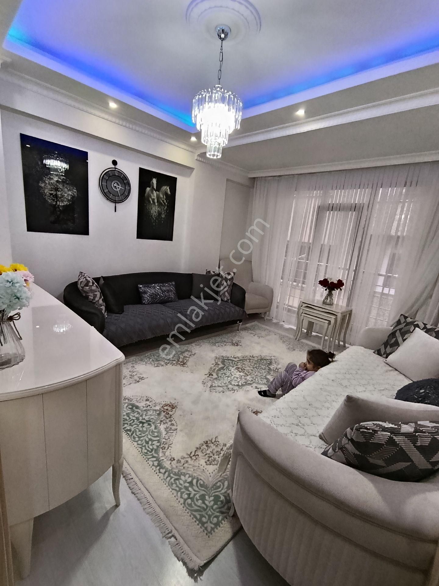 Hicret Emlaktan Esenler Tuna Mah.2+1 75 M2 Satılık Daire Acil