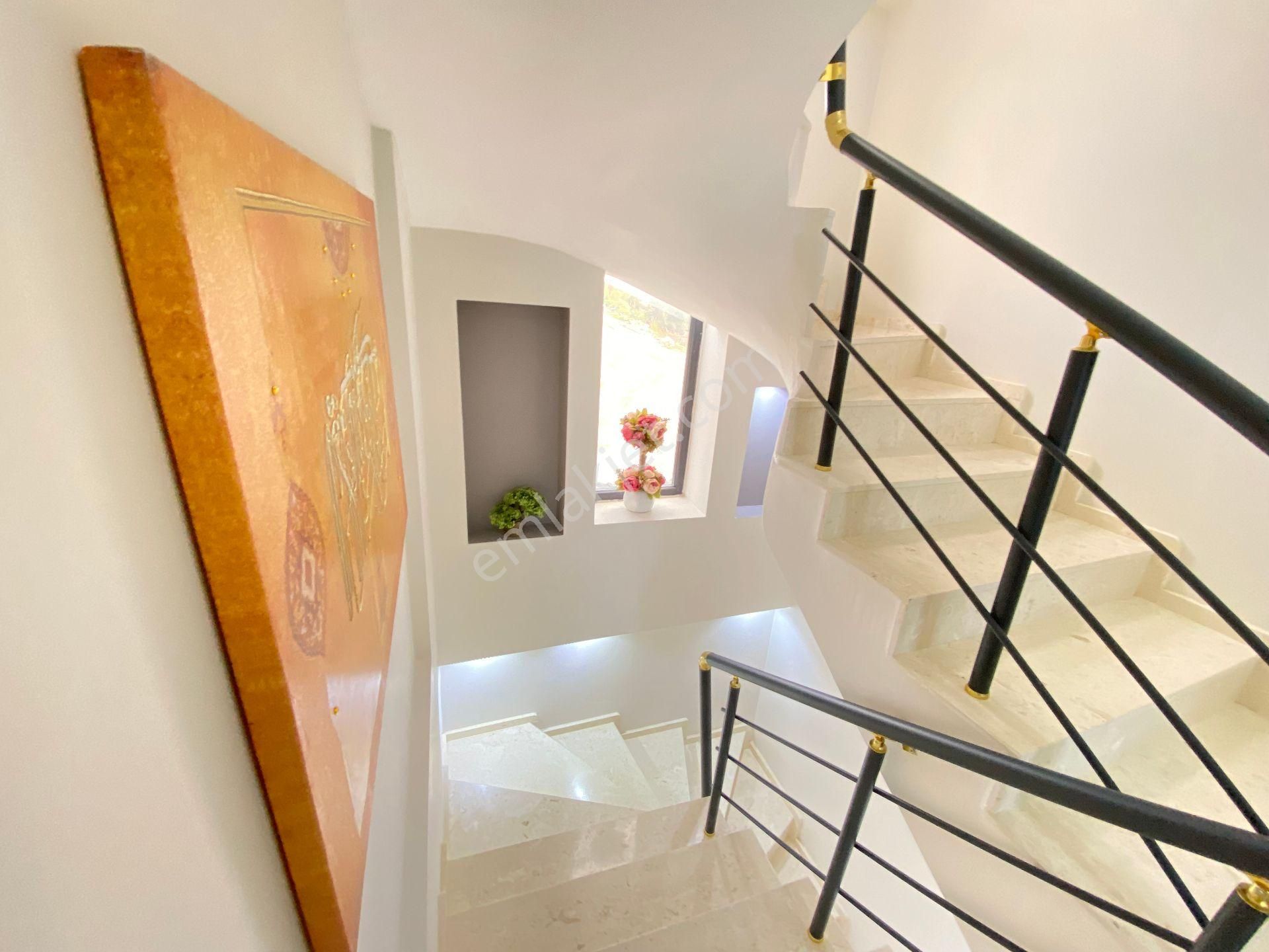 Doğanbey De Full Eşyalı Havuzlu Denize Yakın Satılık 3+1 Villa - Görsel 11