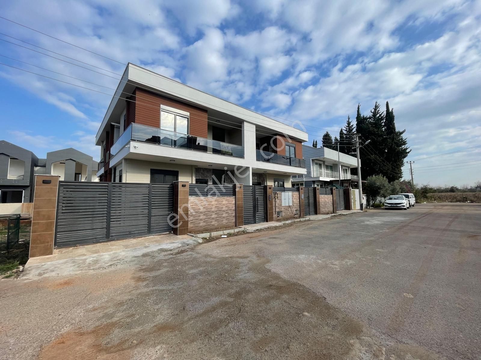 Döşemealtı Satılık Dubleks Ultra Lüks Yüzme Havuzlu İkiz Villa