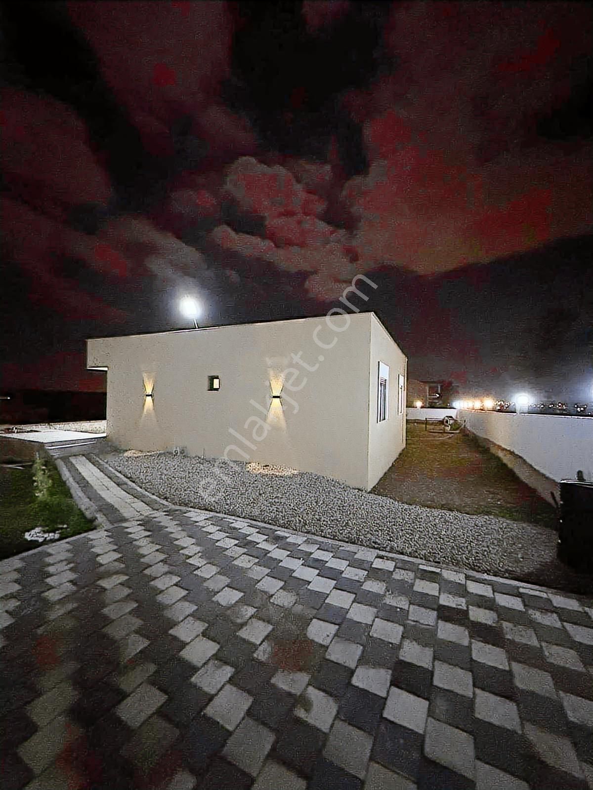 Buca Karacaağaç'ta 1750m2 Arazi İçinde Lüx Eşyalı 2+1 Havuzlu Ev - Görsel 8