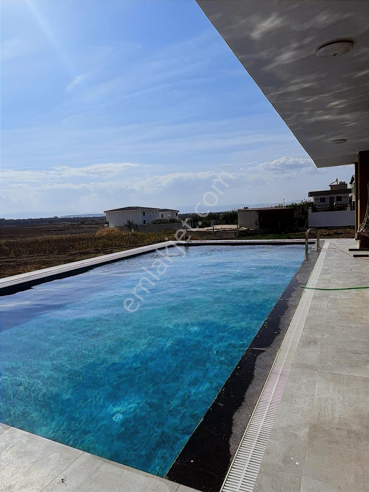 Buca Karacaağaç'ta 1750m2 Arazi İçinde Lüx Eşyalı 2+1 Havuzlu Ev - Görsel 7