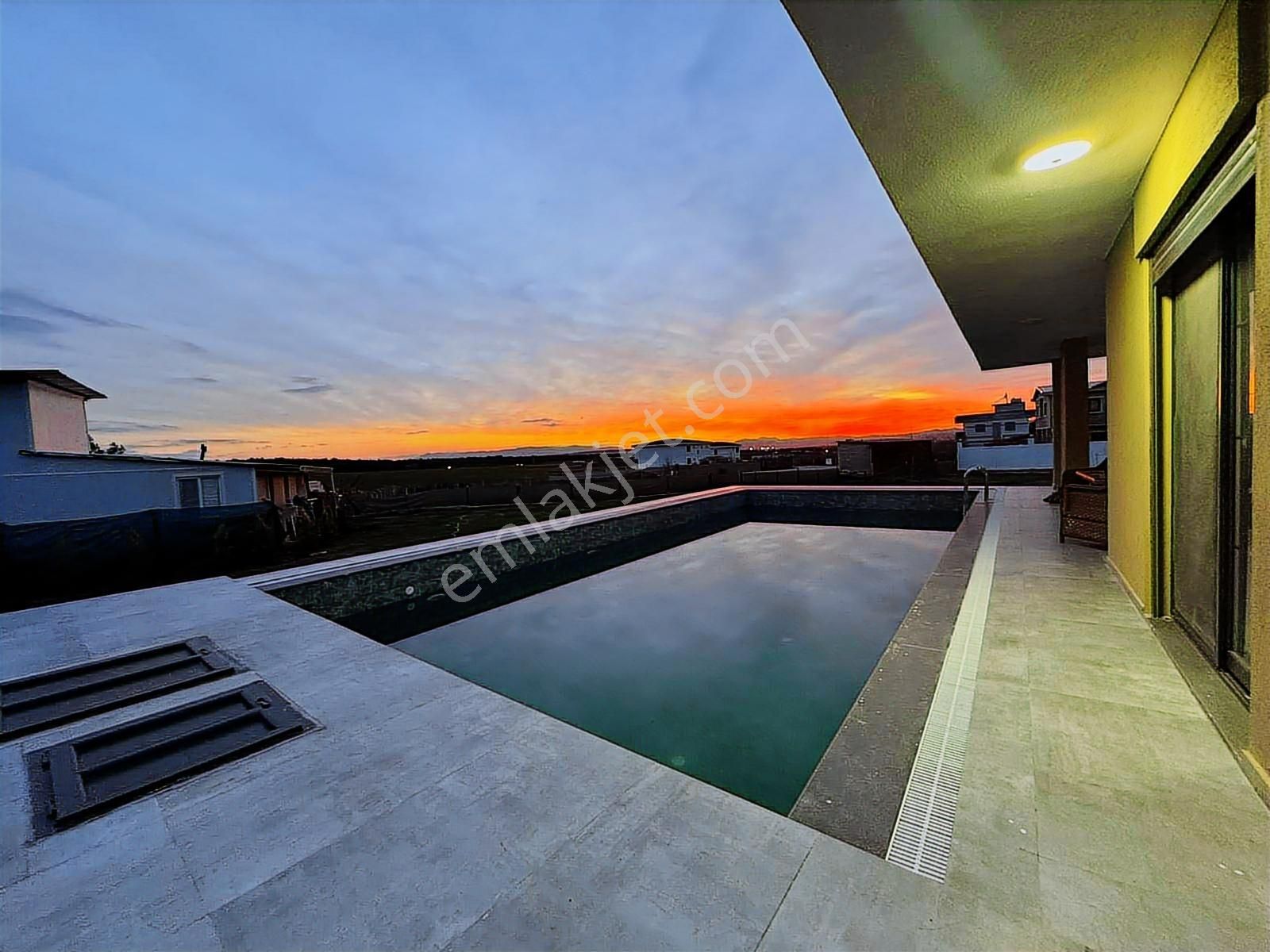 Buca Karacaağaç'ta 1750m2 Arazi İçinde Lüx Eşyalı 2+1 Havuzlu Ev - Görsel 3