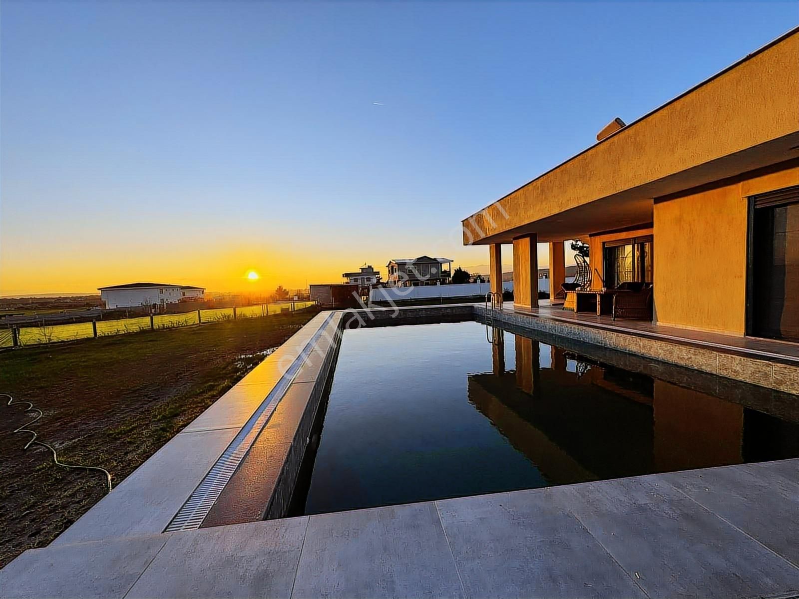 Buca Karacaağaç'ta 1750m2 Arazi İçinde Lüx Eşyalı 2+1 Havuzlu Ev - Görsel 5