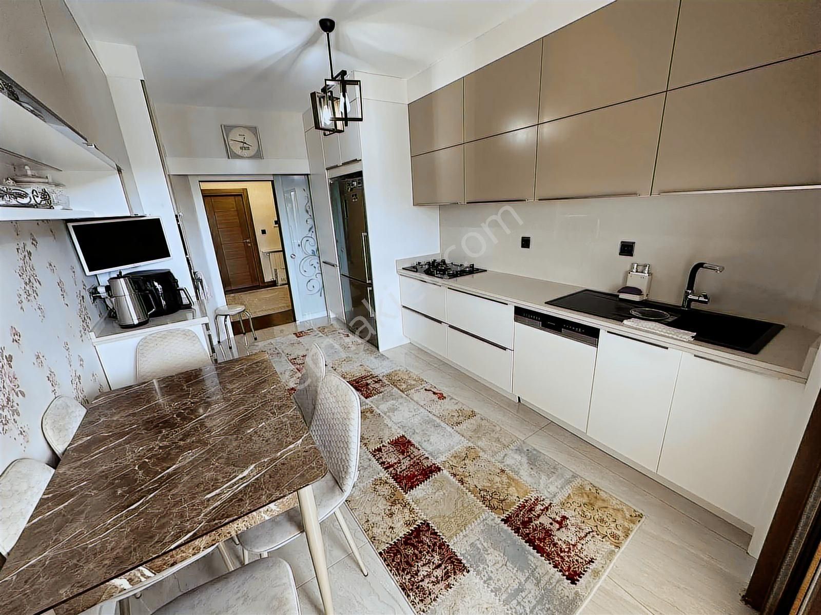 Kılıçsoy'dan Vadi Sok Vadi Manzaralı Dubleks Teras 6+1 Yapılı - Görsel 24