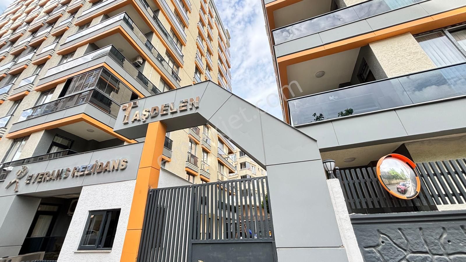 Çekmeköy Taşdelen Reverans Rezidans Sitesi Satılık 3+1 Daire