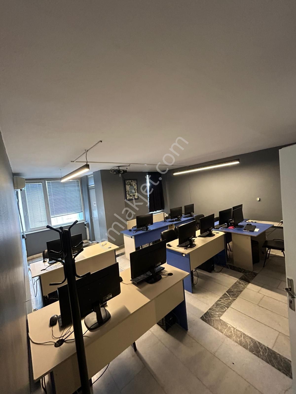 Kadıköy Altıyol Boğa'da Ofis Katı 200 M2 Tabela Değeri Yüksek Klimalı - Görsel 20