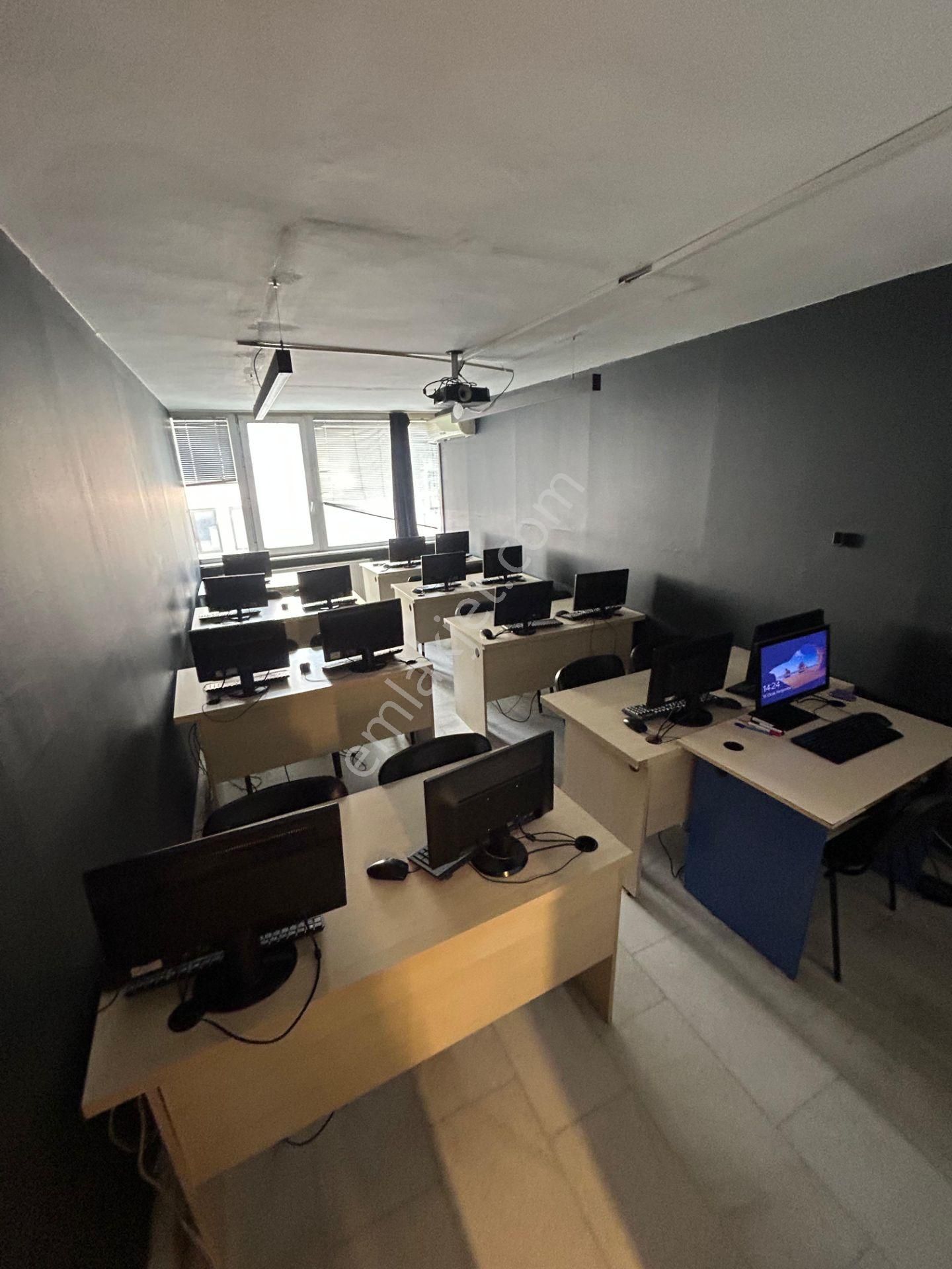 Kadıköy Altıyol Boğa'da Ofis Katı 200 M2 Tabela Değeri Yüksek Klimalı - Görsel 2