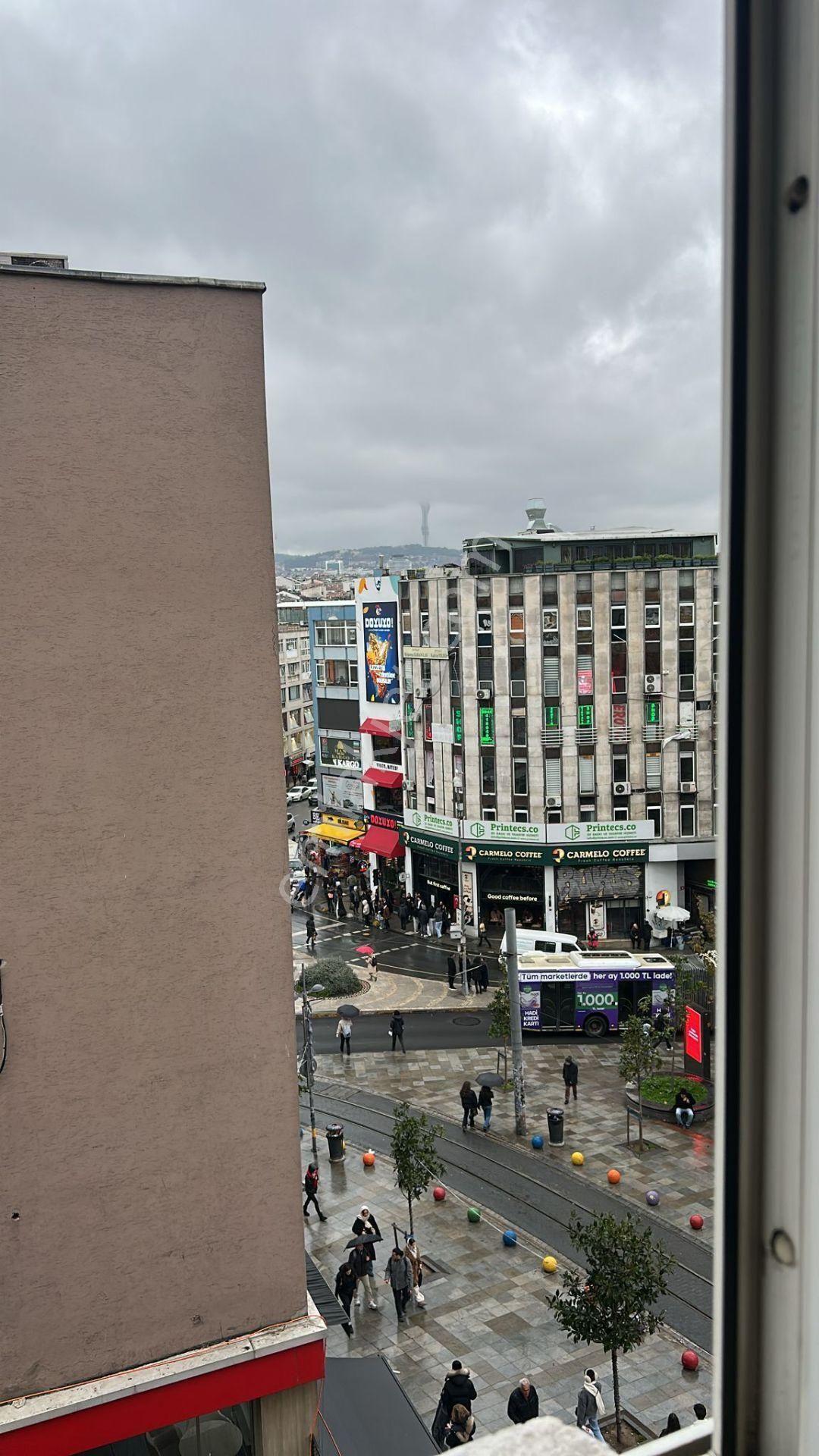 Kadıköy Altıyol Boğa'da Ofis Katı 200 M2 Tabela Değeri Yüksek Klimalı