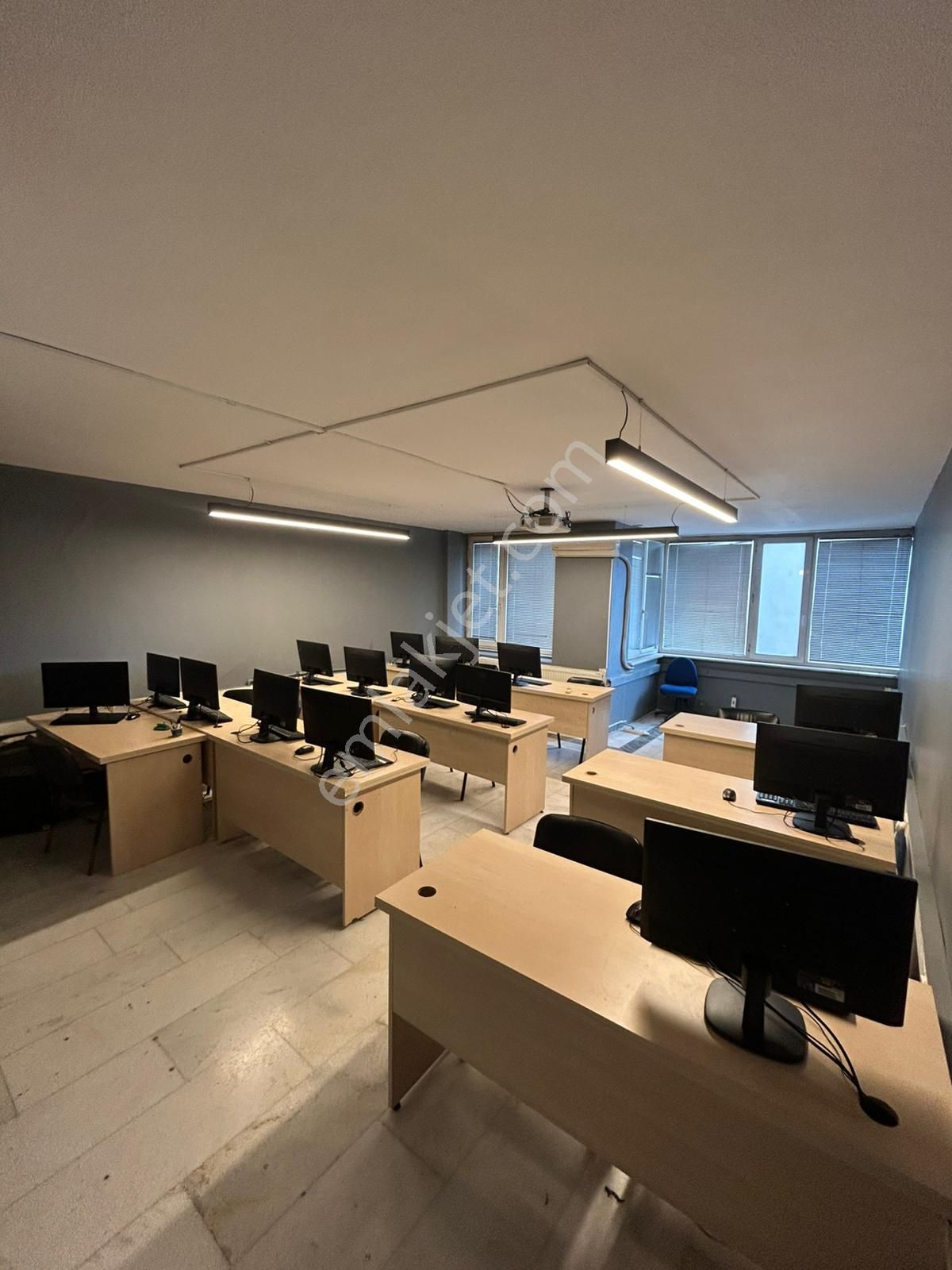 Kadıköy Altıyol Boğa'da Ofis Katı 200 M2 Tabela Değeri Yüksek Klimalı - Görsel 19