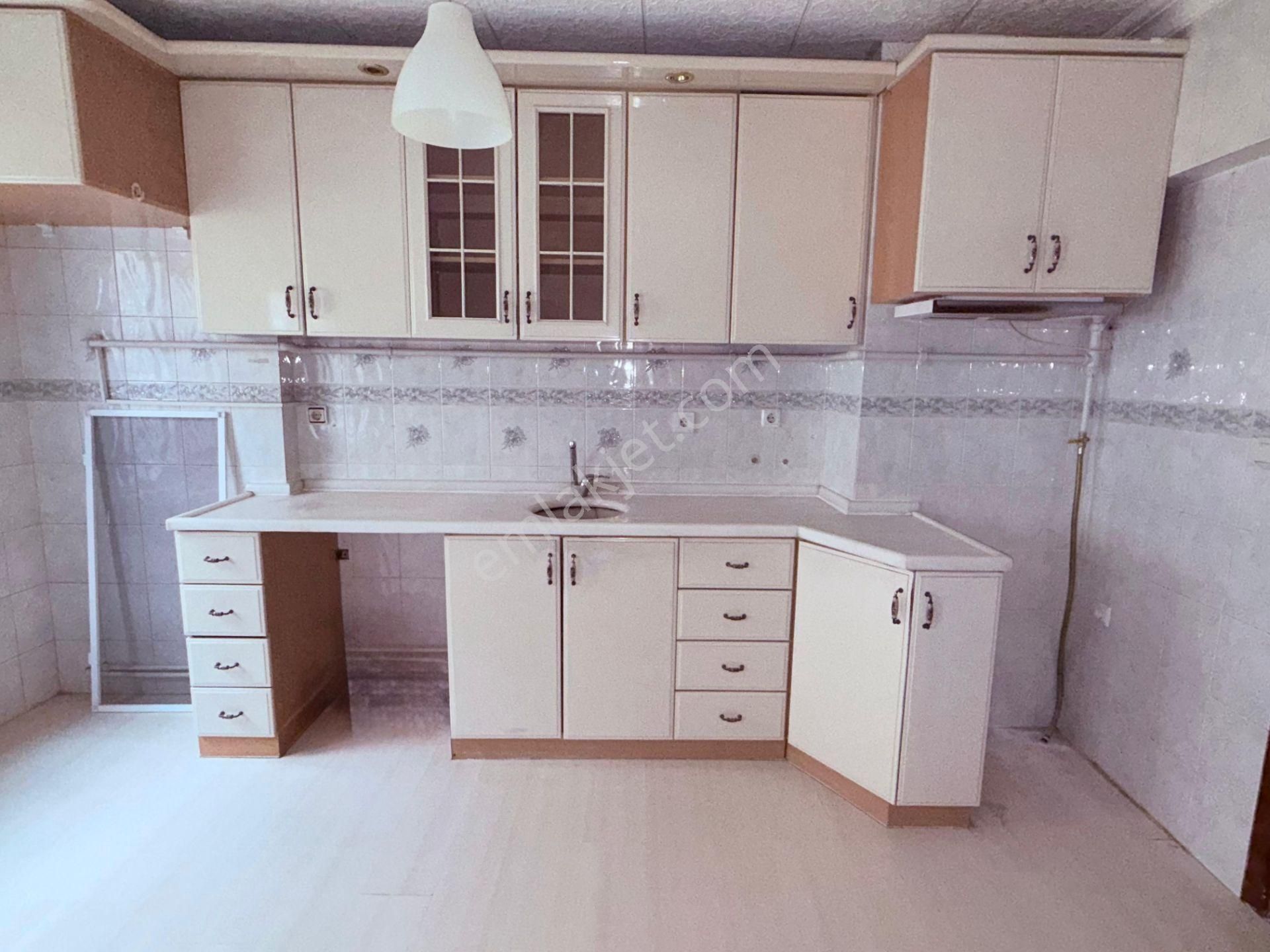 Remax Area'dan İhsaniye Mah. 3+1 Kiralık Ara Kat Masrafsız Daire - Görsel 4