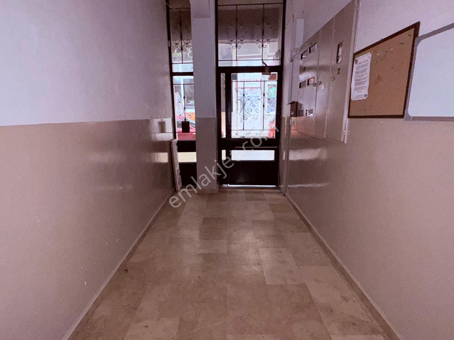 Remax Area'dan İhsaniye Mah. 3+1 Kiralık Ara Kat Masrafsız Daire - Görsel 19