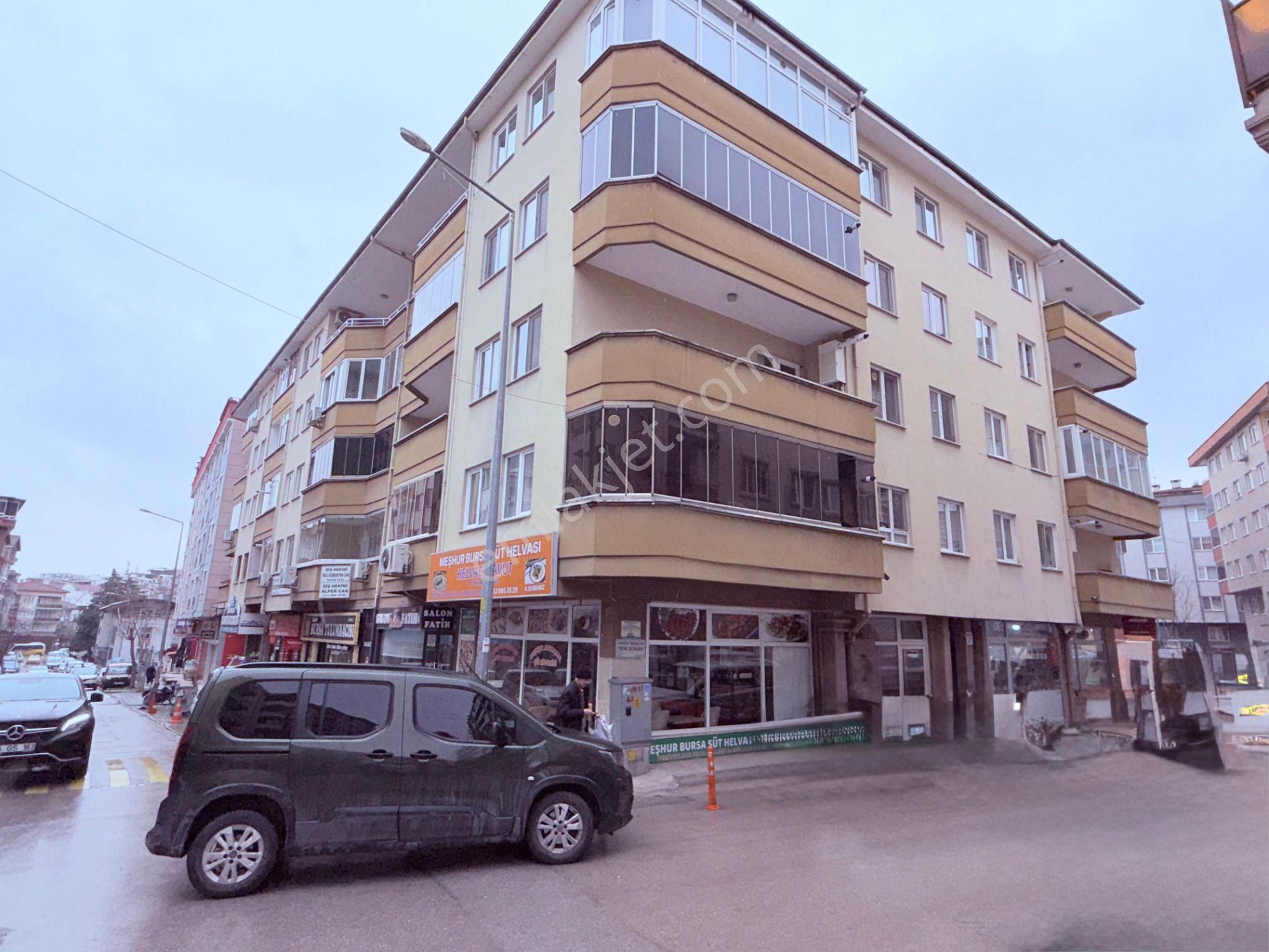 Remax Area'dan İhsaniye Mah. 3+1 Kiralık Ara Kat Masrafsız Daire