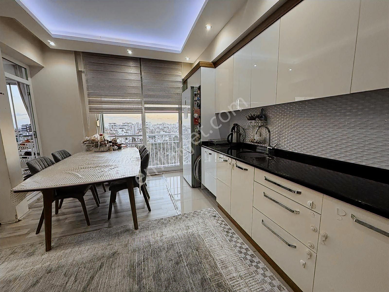 Deniz Manzaralı Çarşı Merkezli Satılık Lüks Daire - Görsel 23