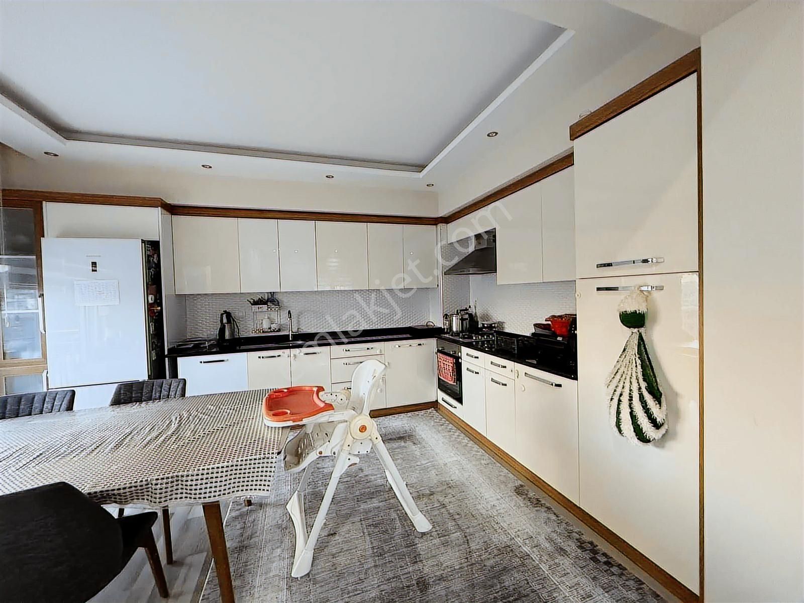 Deniz Manzaralı Çarşı Merkezli Satılık Lüks Daire - Görsel 20