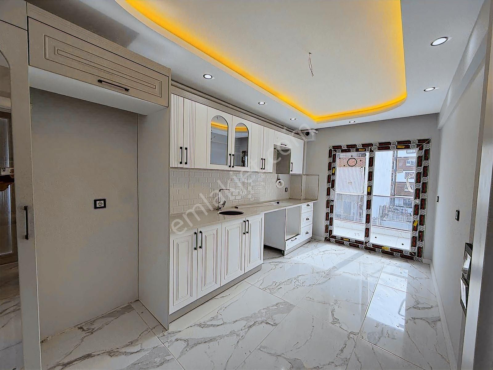 Emlak Center'dan Muradiye Mah Satılık Ful Lüks 2+1 Ara Kat Daire