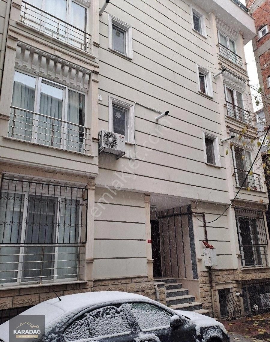 Kağıthane Celiktepe De Genç Binada Kiralık(2+1) Ara Kat Daire