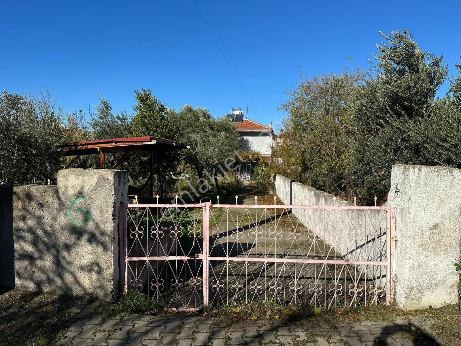 Şehrin Merkezinde Büyük Arsa İçinde Müstakil Ev - Görsel 17