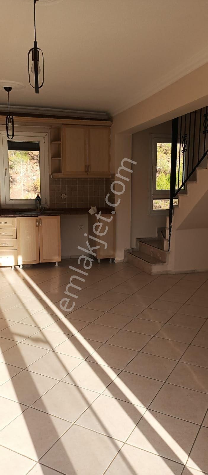 Taşyakada Kiralık Dubleks Ortak Havuzlu 3+1 Daire
