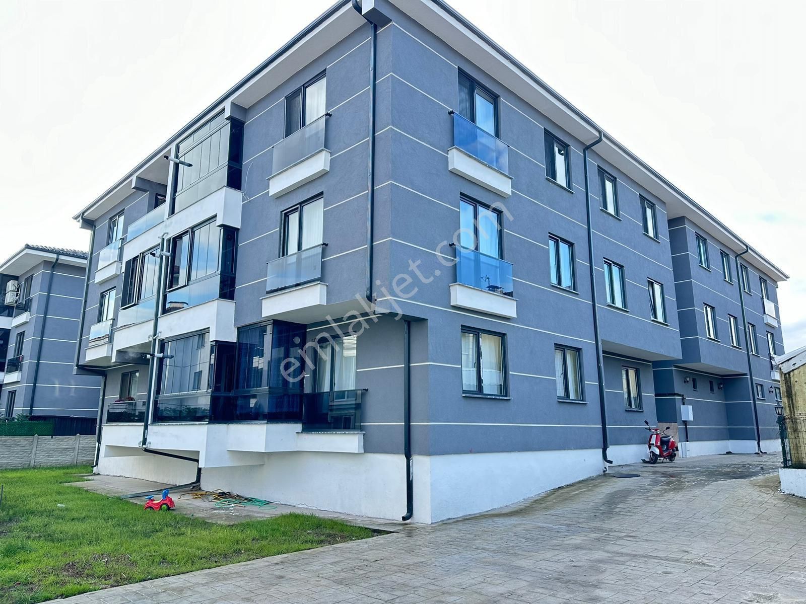 Arifiye Fatih Mah. 3+1 Ara Kat Mutfak Ayrı Net:125 M2 Sıfır Satılık Daire