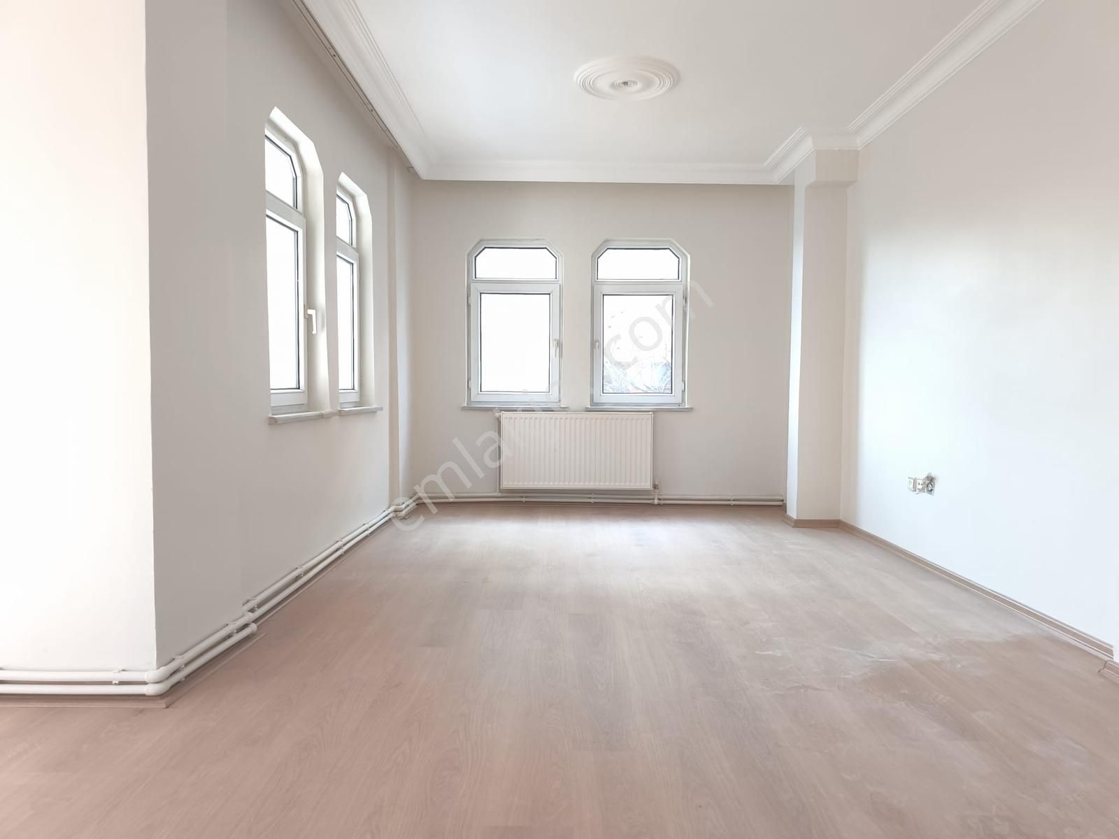 Büyükçekmece Güzelce'de Sahile 200 M Mesafede 2+1 95 M2 Boyalı