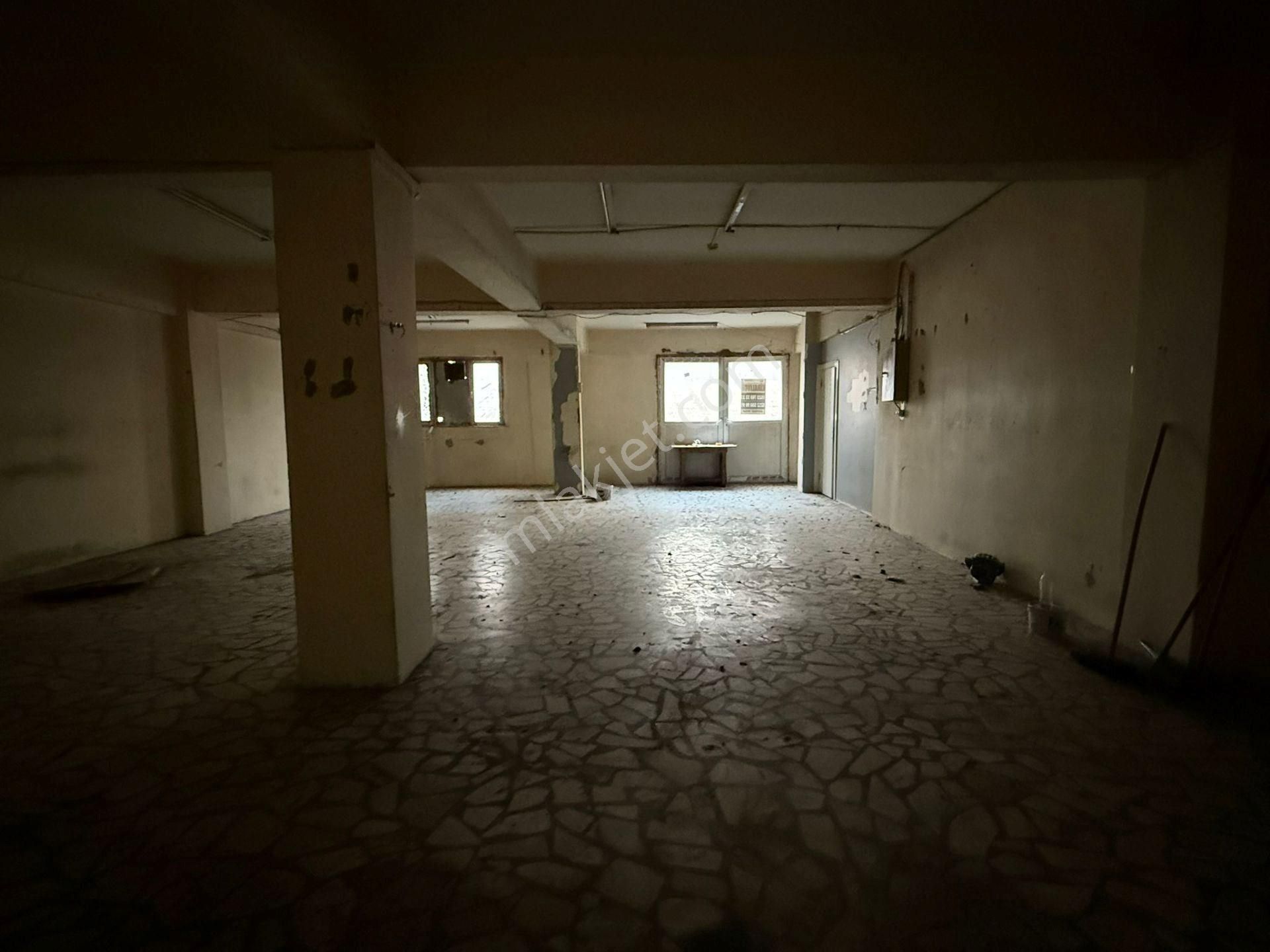 Güneşli 15 Temmuz Mahallesi Kiralık Atölye & Kesimhane 300 M2 - Görsel 13