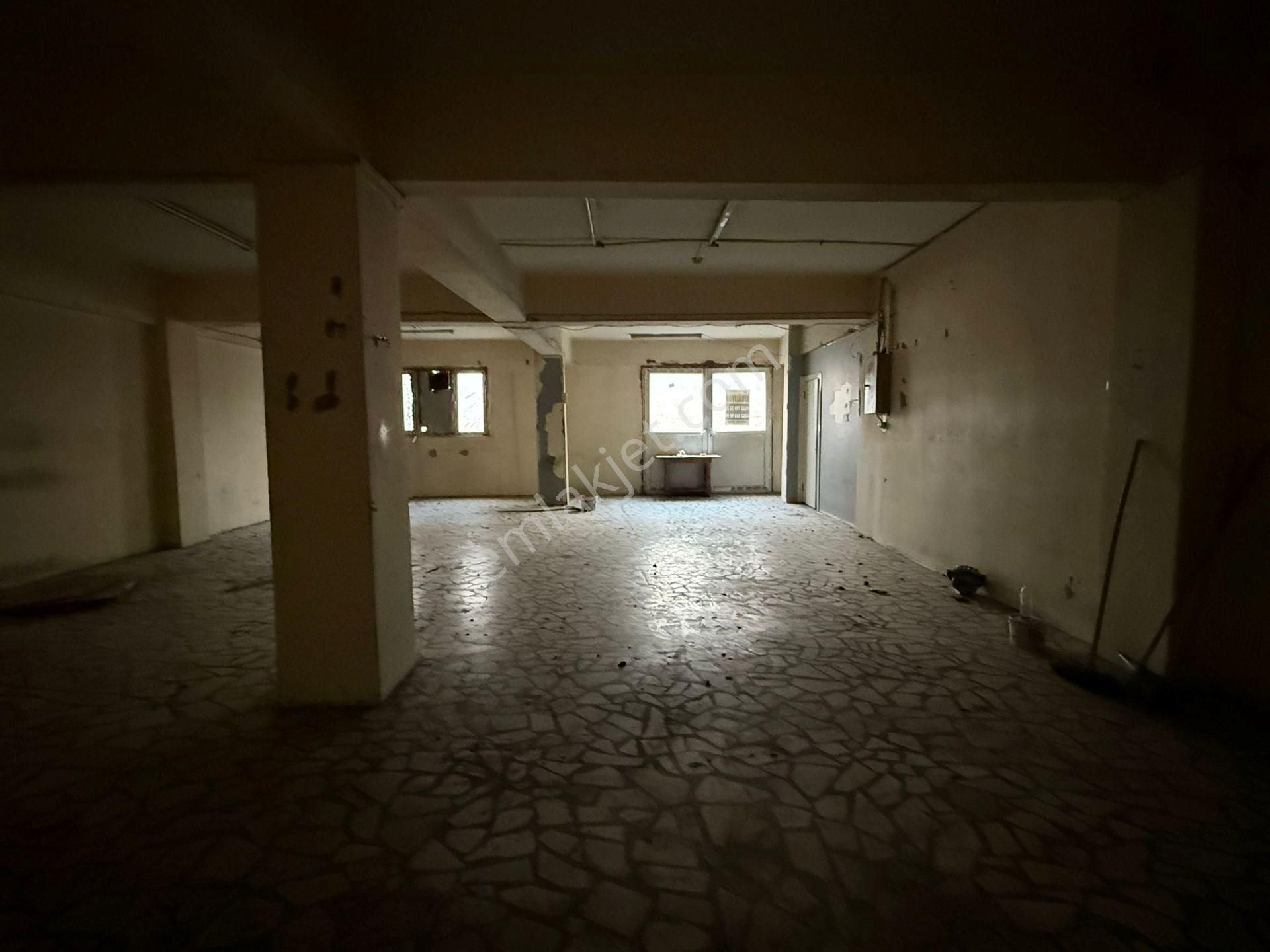 Güneşli 15 Temmuz Mahallesi Kiralık Atölye & Kesimhane 300 M2 - Görsel 23