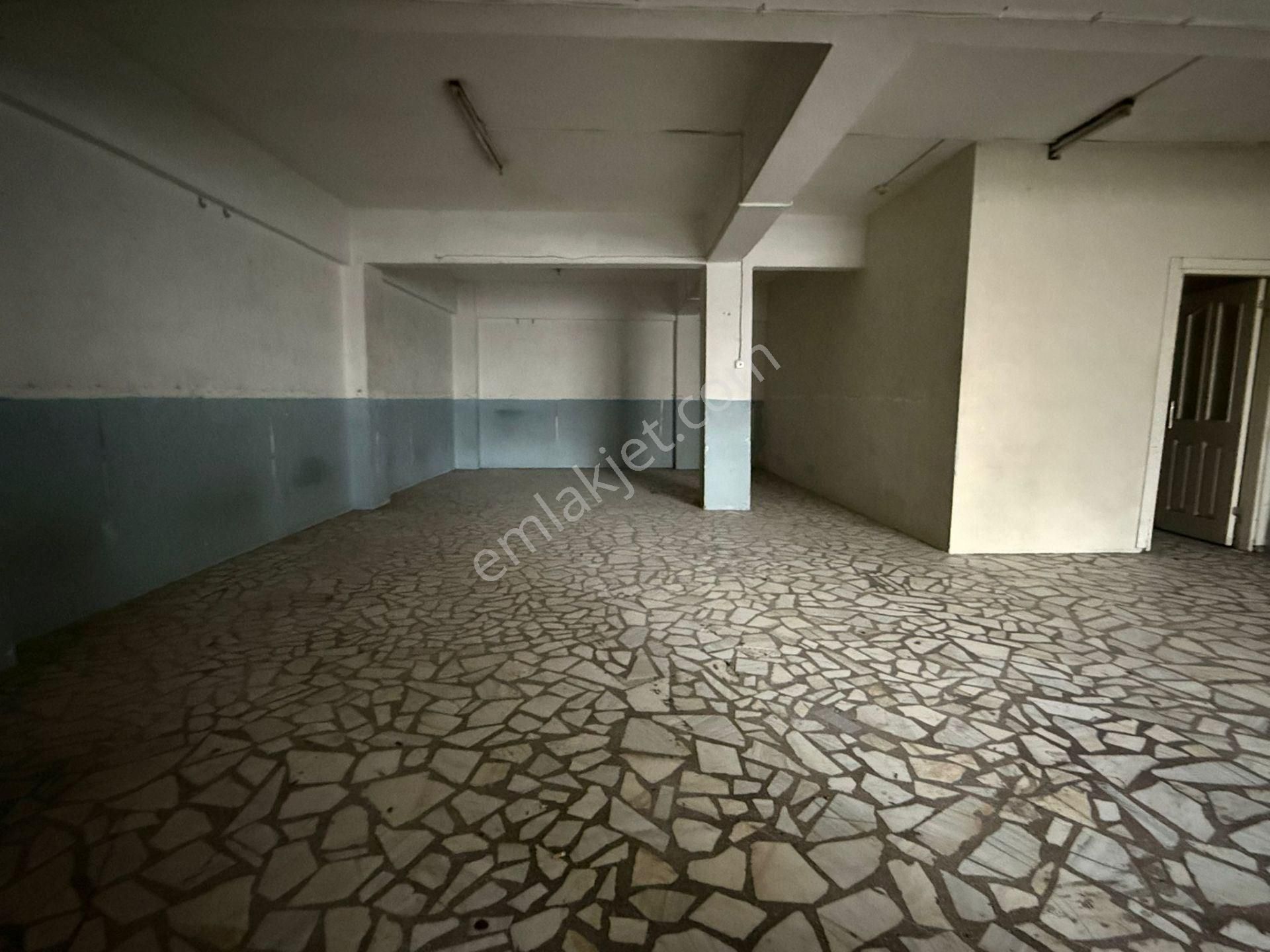 Güneşli 15 Temmuz Mahallesi Kiralık Atölye & Kesimhane 300 M2 - Görsel 12