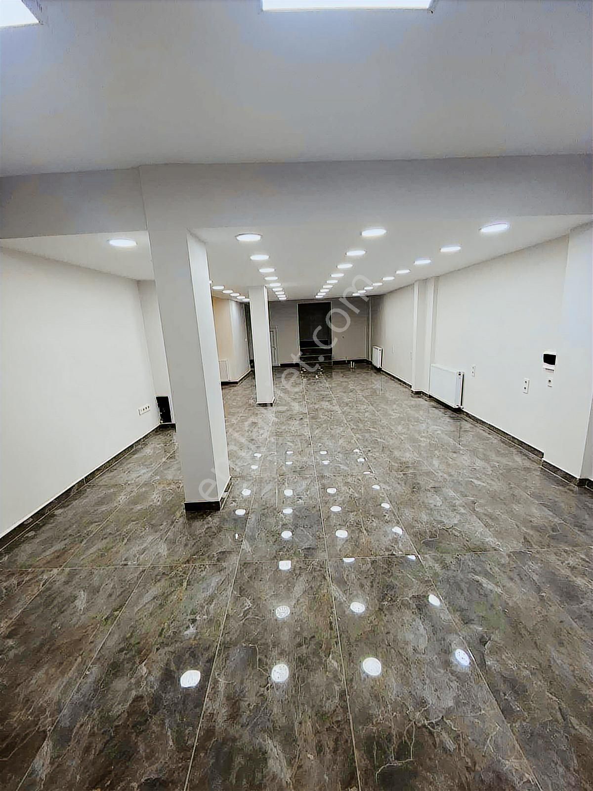 Fındıkzade Kızıl Elma Cad Cephe 150m2 Kiralık Dükkan