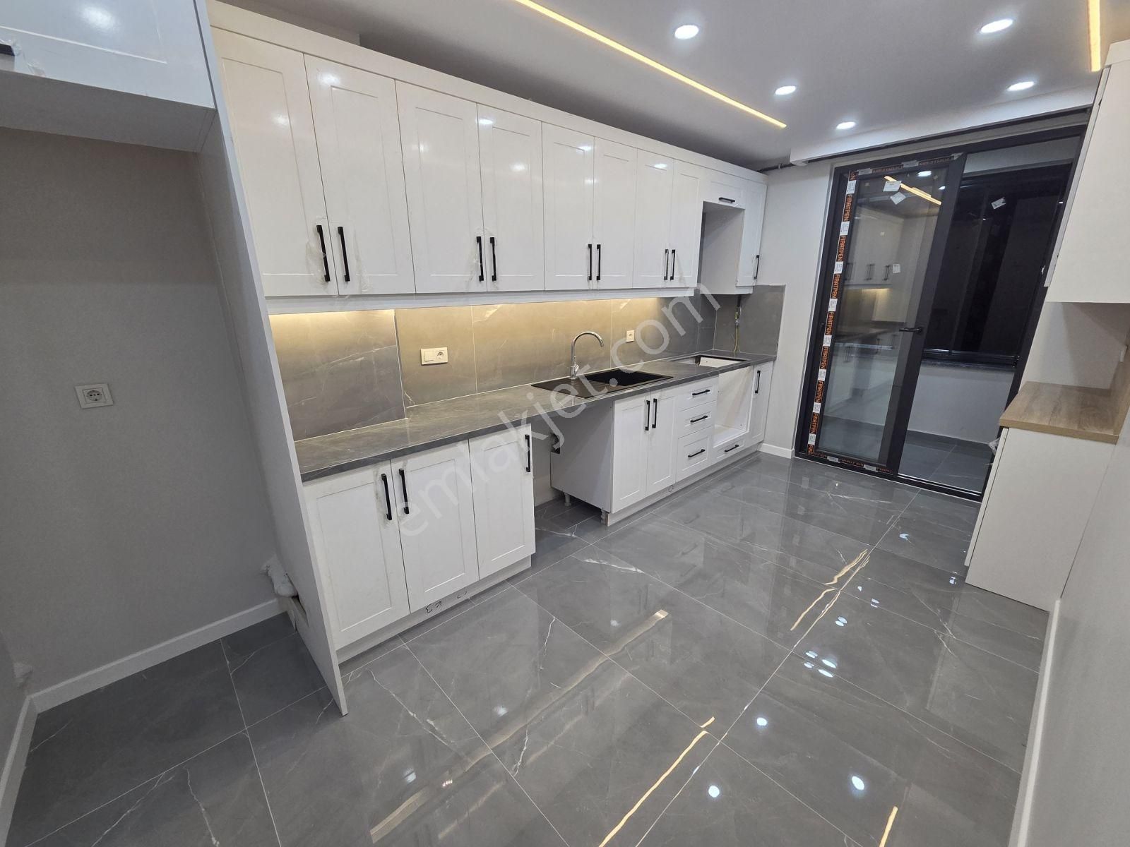 Cevatpaşada Geniş Aileler İçin 250m2 5+2 Dubleks - Görsel 2